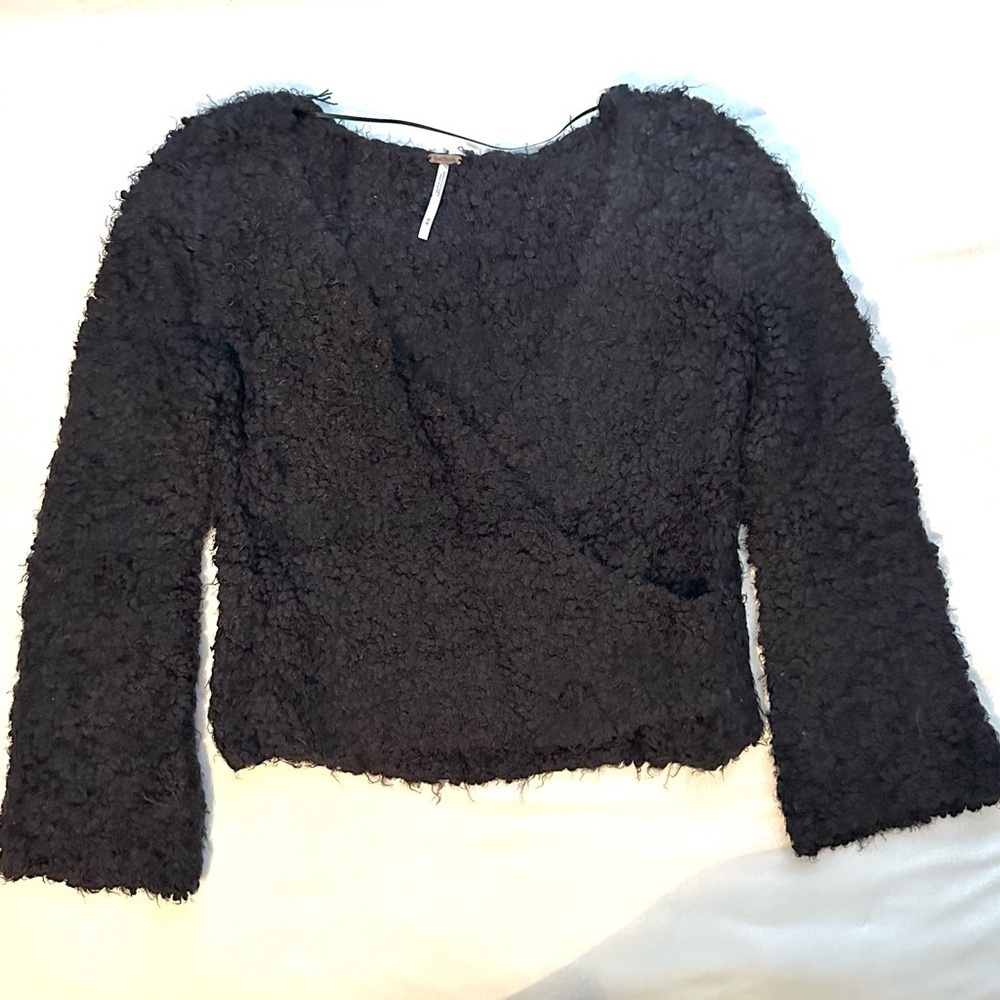 Free People Marshmallow Black Fuzzy Wrap Sweater M Womens soft chunky V-neck